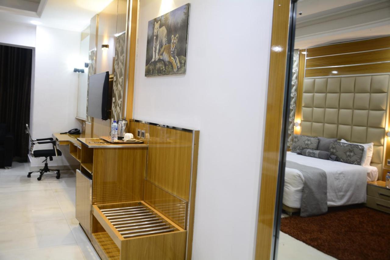 Caesar'S Luxury Hotel Lekki Bagian luar foto