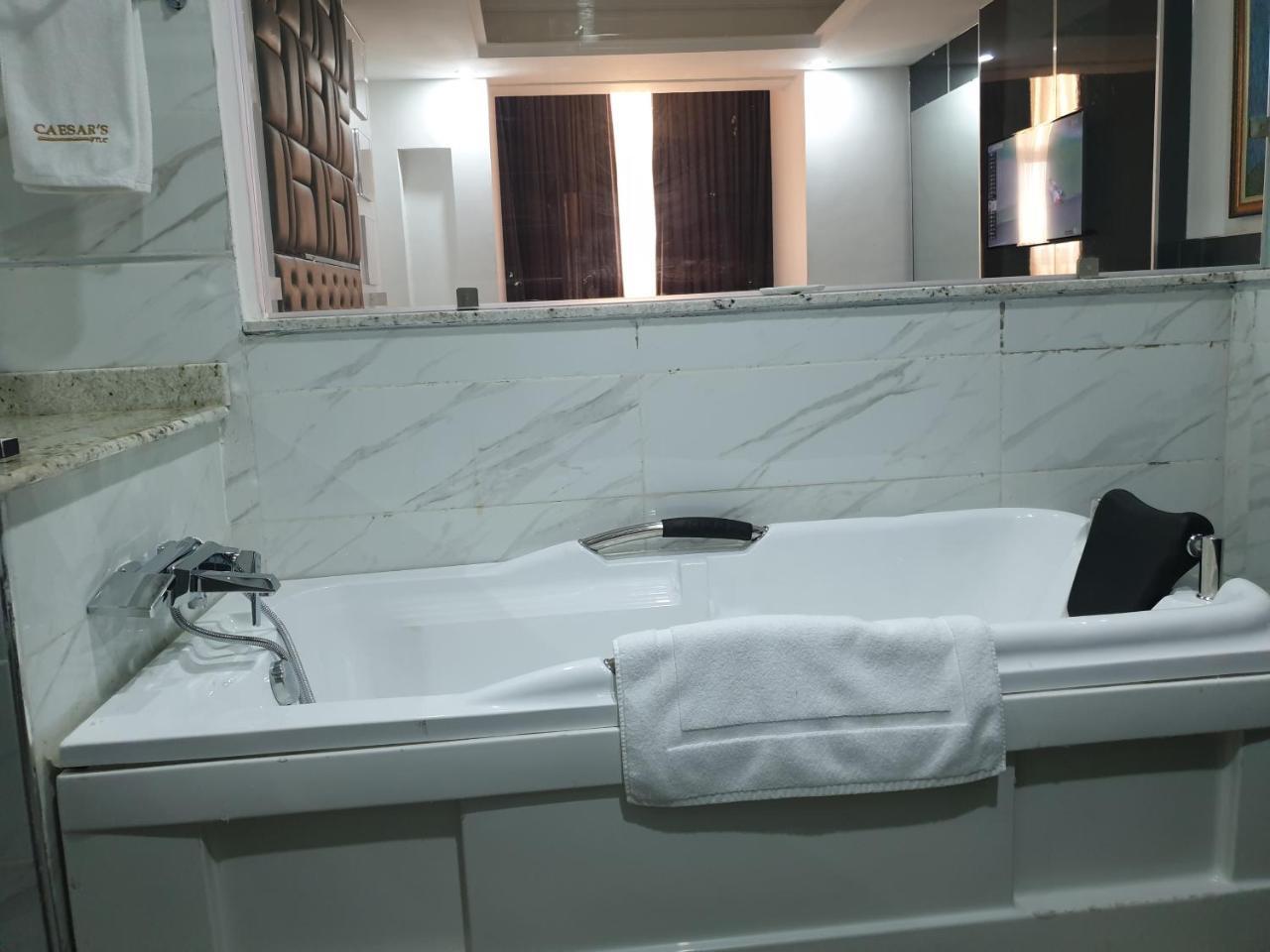 Caesar'S Luxury Hotel Lekki Bagian luar foto