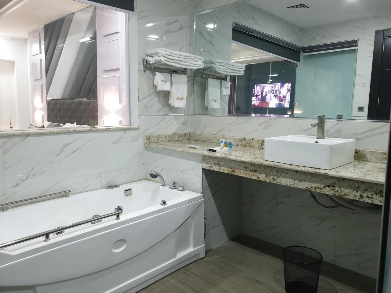 Caesar'S Luxury Hotel Lekki Bagian luar foto