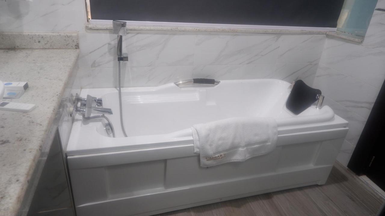 Caesar'S Luxury Hotel Lekki Bagian luar foto